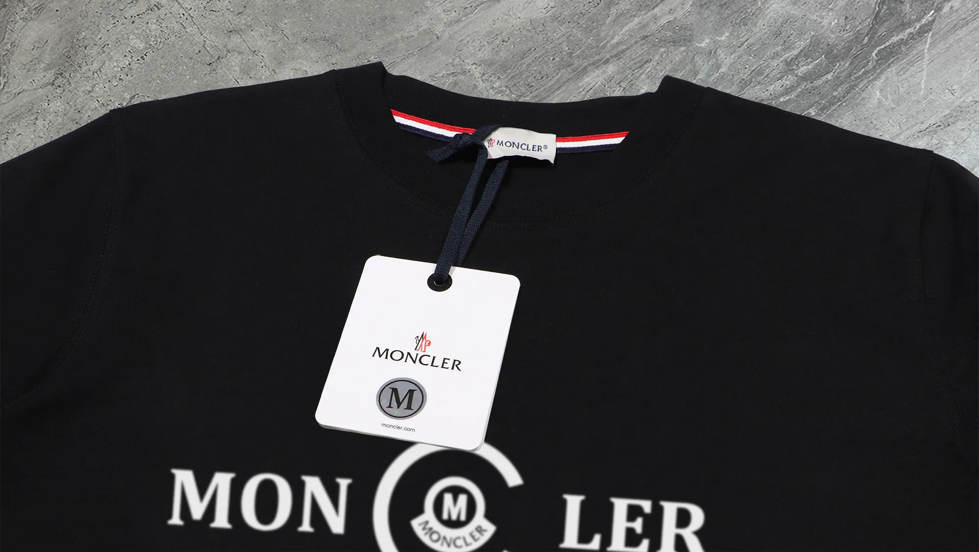 【 In Stock 📦 】 〖 𝐌𝐎𝐍𝐂𝐋𝐄𝐑~ 〗 440g ， 😎 ， ， Factory 2025 T ， ， Premium LOGO， Same Style ：Black White Size：S M L XL 2XL
